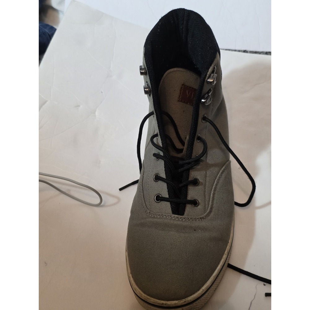 Vlado High-top Mens Size 11. Gray Sneaker.
